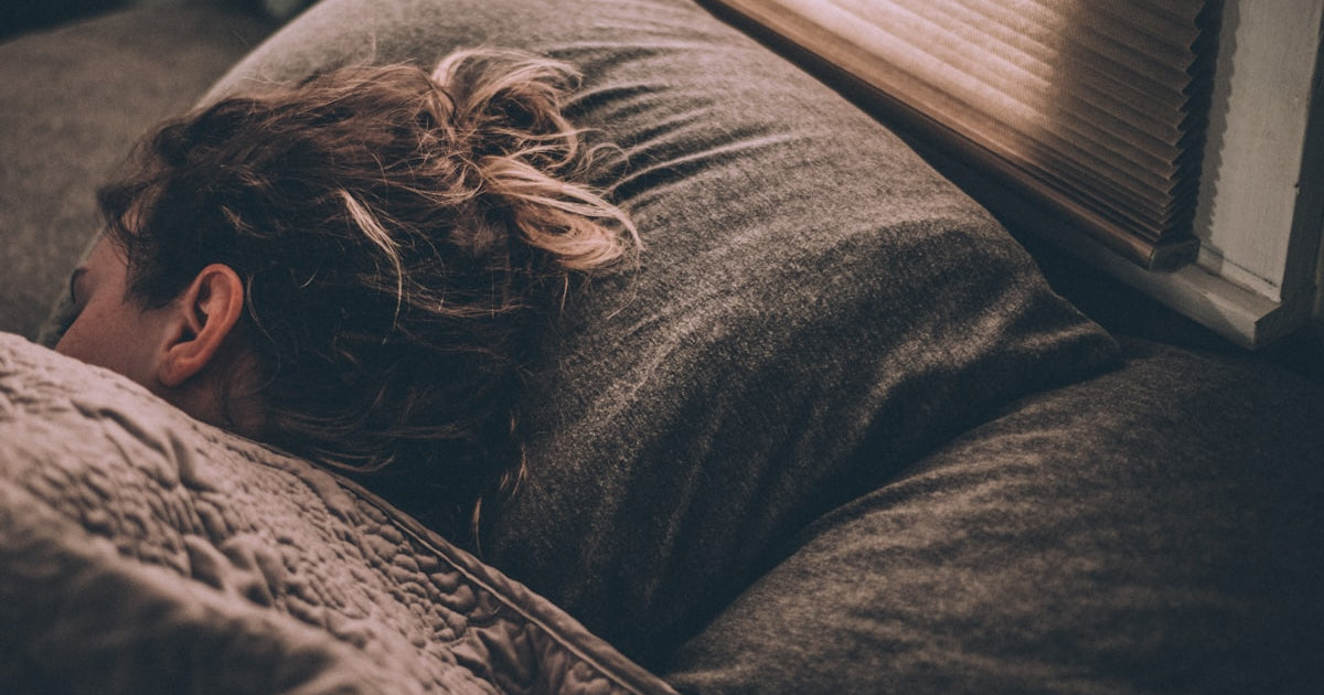 Chambre sombre et apaisante pour s'endormir — VELUNA